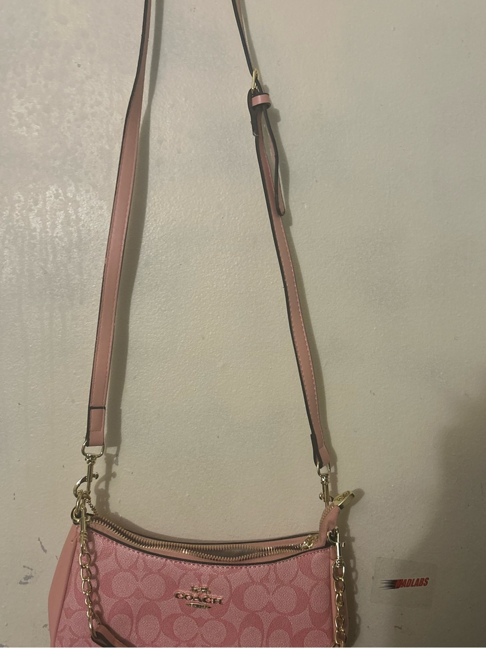 Coach Pink Signature Jacquard Shoulder Bag with Gold Hardware - Picture 3 of 4